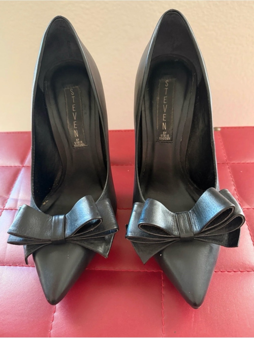 Steven By Steve Madden Black Pointed Toe Bow Pumps with Leather Bow